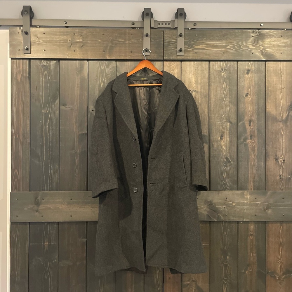 Pierre Cardin Luxury Gray Pea Coat with Classic Lapel and Structured Fabric